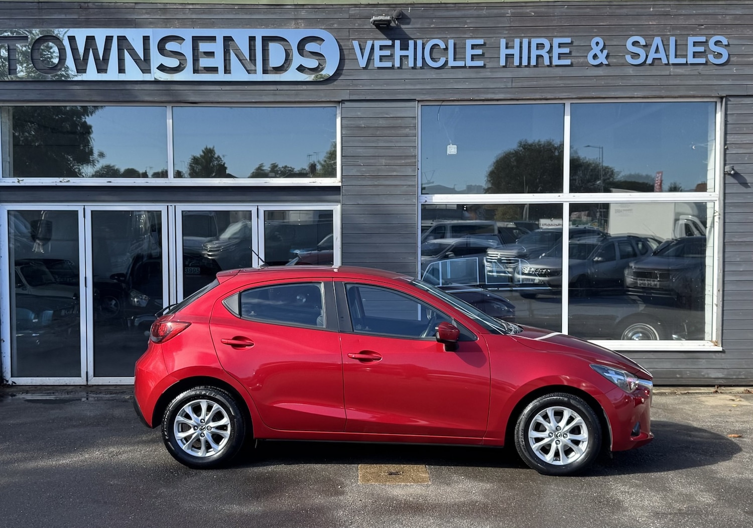 Used Mazda Mazda2 2015 for sale - 76065366: Photo 2