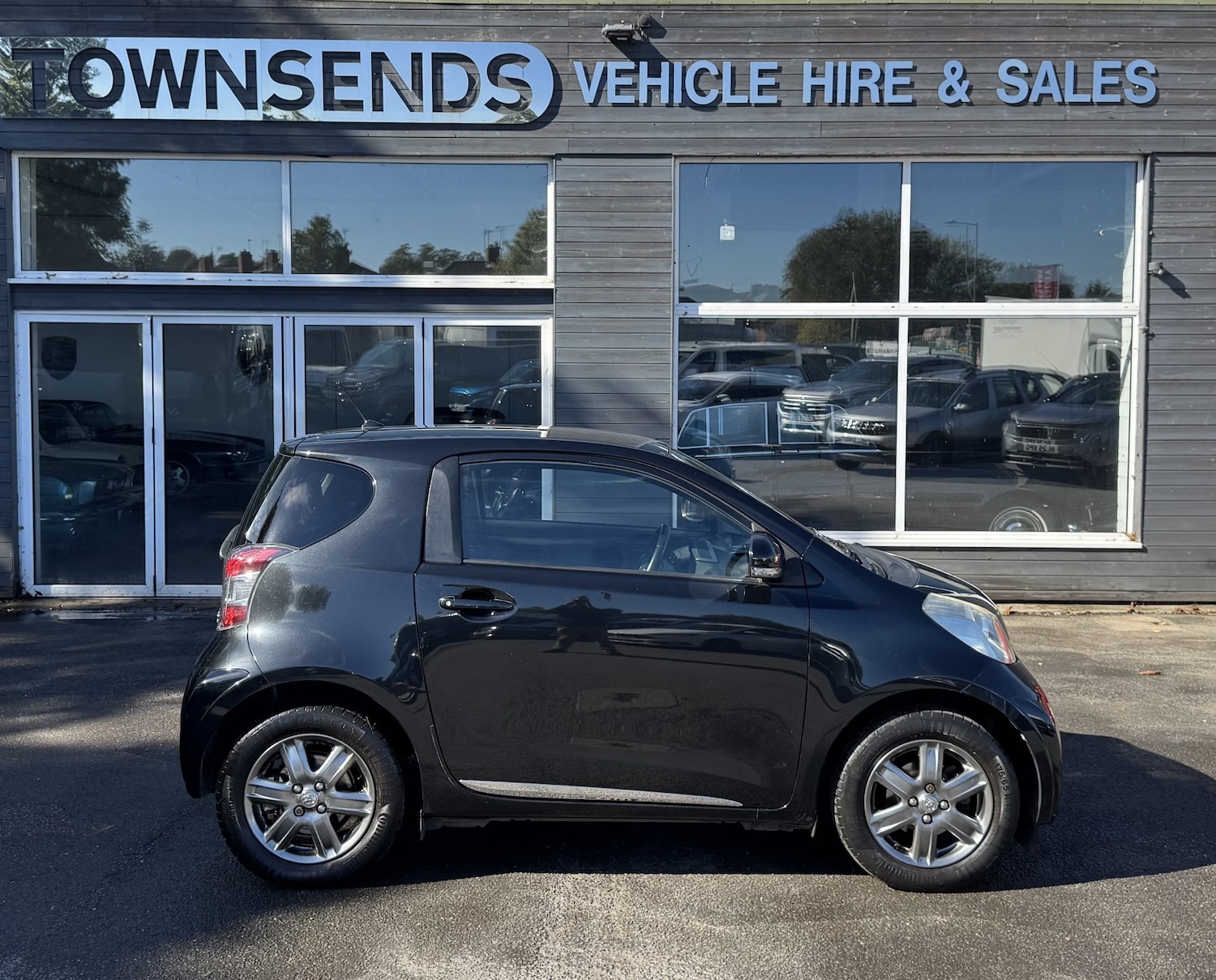 Used Toyota IQ 2010 for sale - 76026877: Photo 2