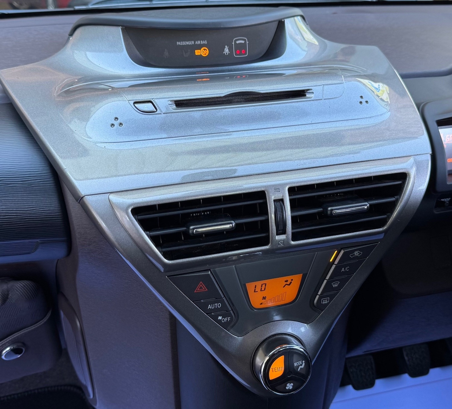 Used Toyota IQ 2010 for sale - 76026877: Photo 9