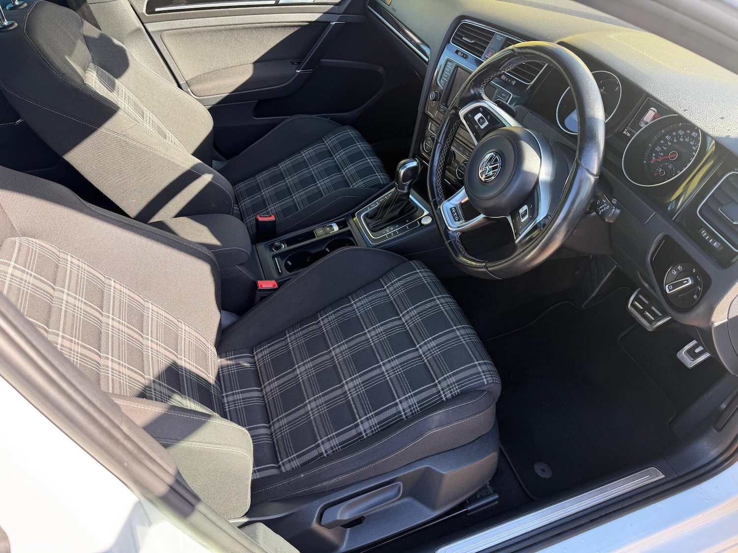 Used Volkswagen Golf 2016 for sale - 76371243: Photo 9