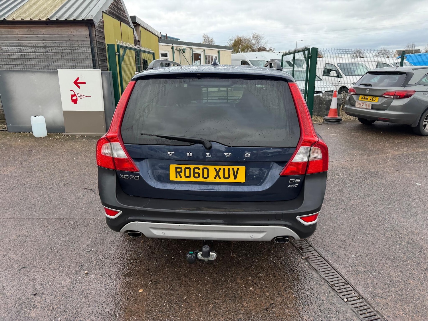 Used Volvo XC70 2010 for sale - 76689843: Photo 10