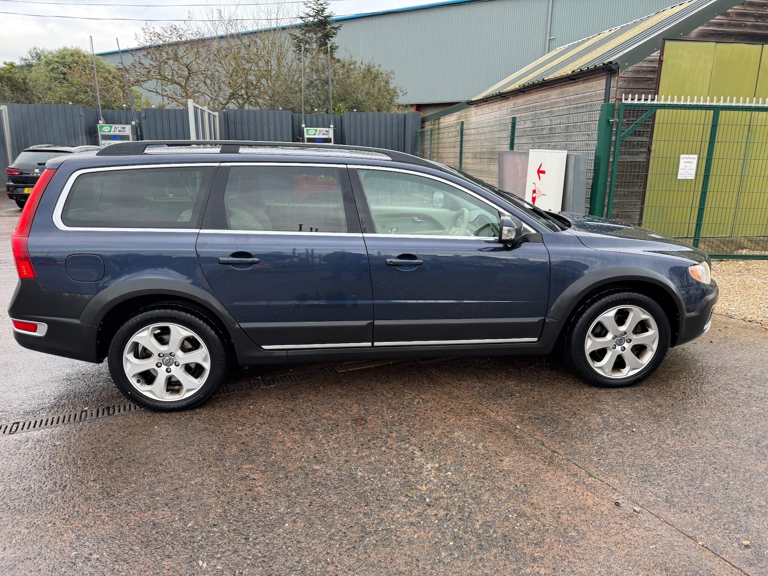 Used Volvo XC70 2010 for sale - 76689843: Photo 12