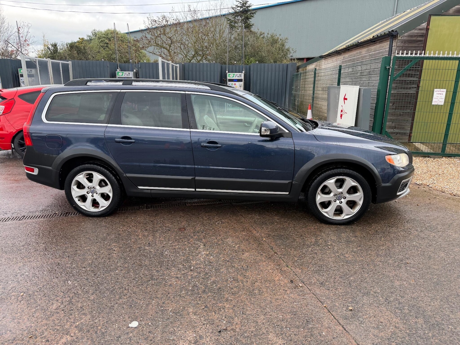 Used Volvo XC70 2010 for sale - 76689843: Photo 13