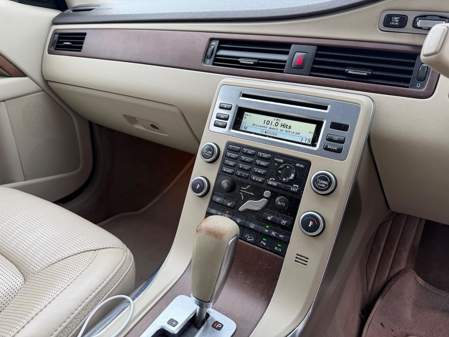 Used Volvo XC70 2010 for sale - 76689843: Photo 17