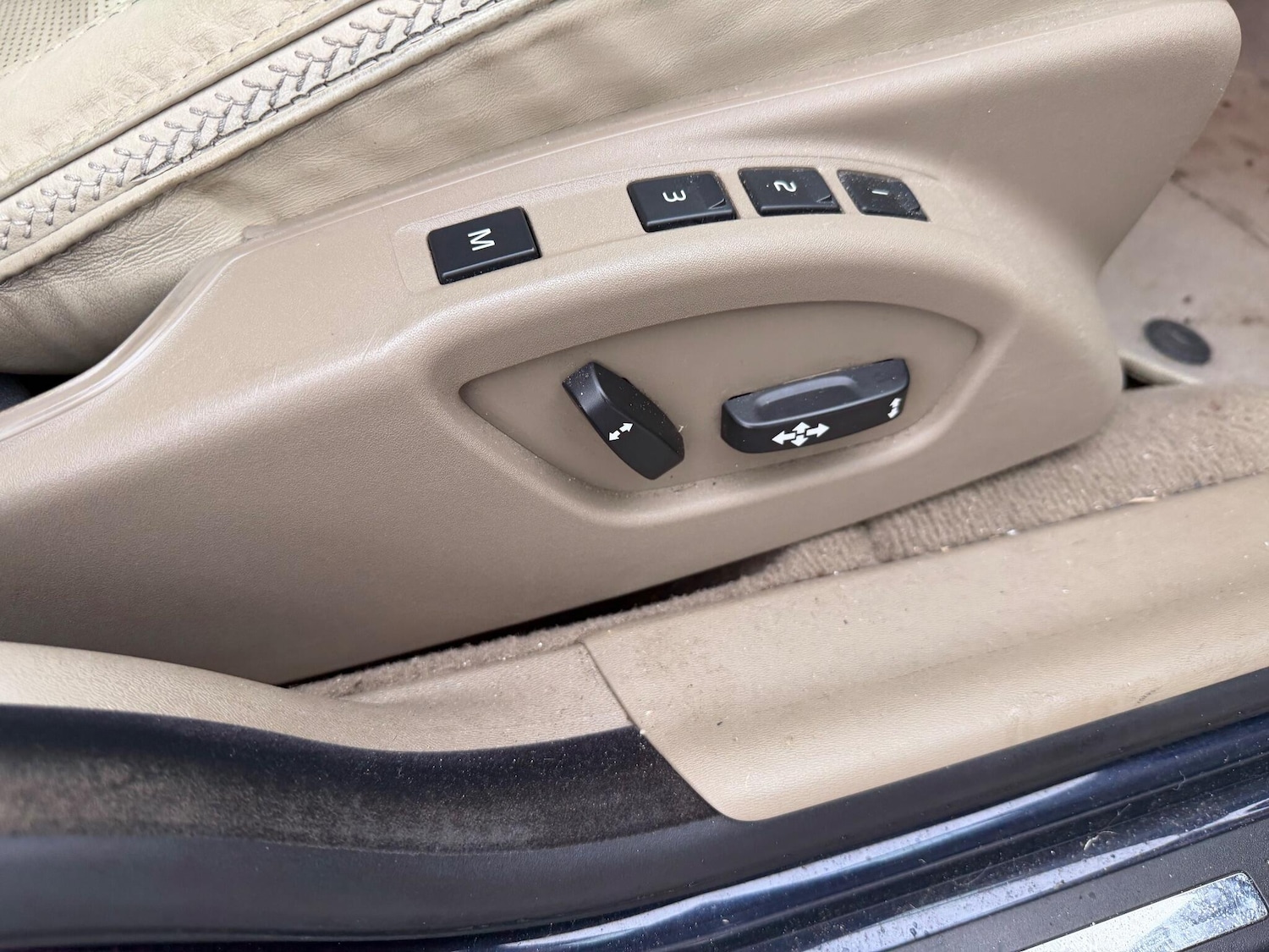 Used Volvo XC70 2010 for sale - 76689843: Photo 19