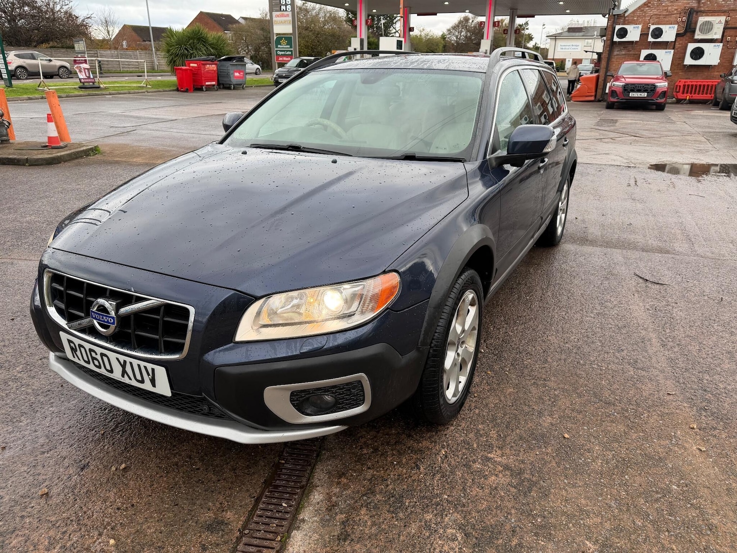 Used Volvo XC70 2010 for sale - 76689843: Photo 2