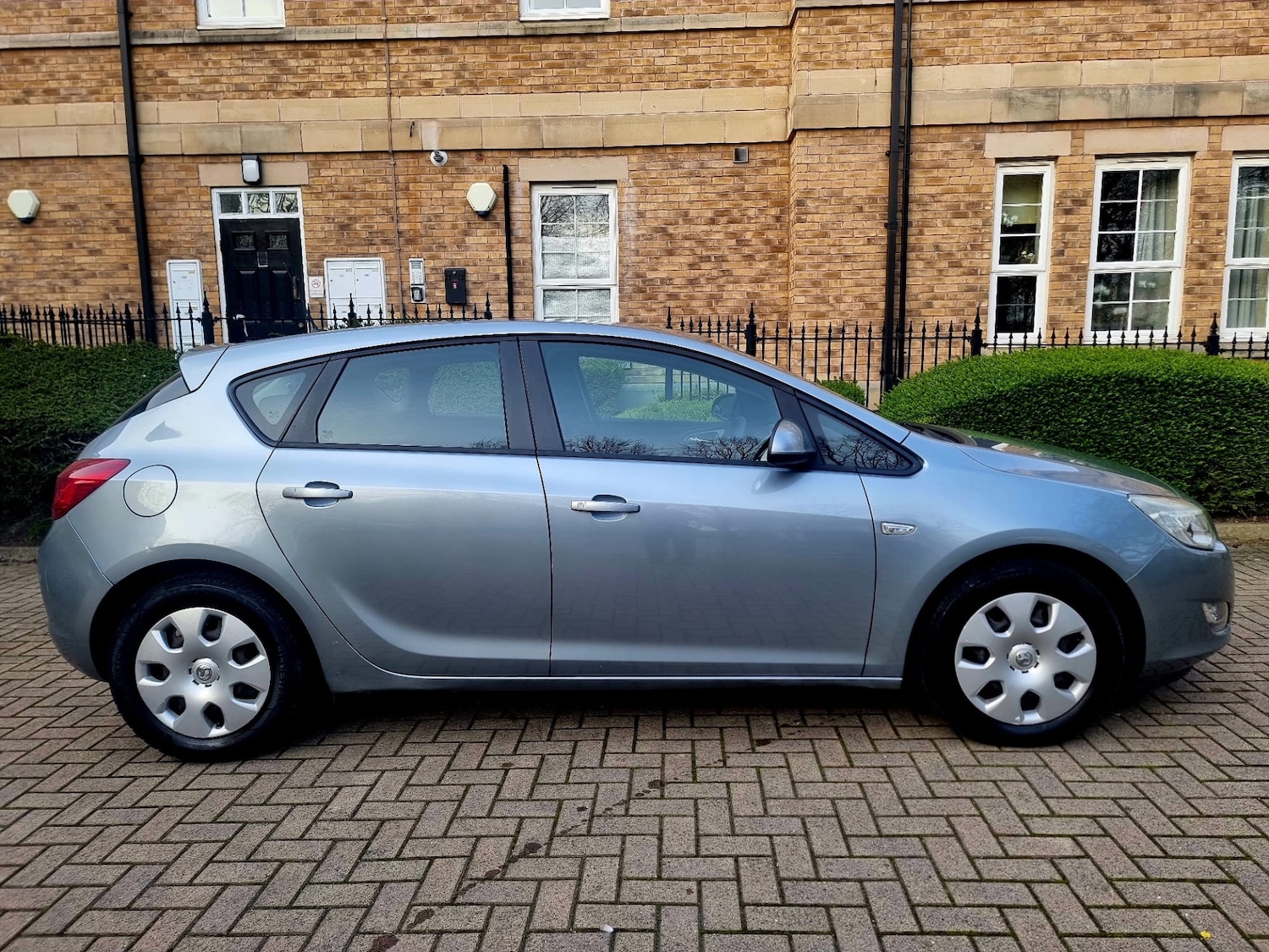 Used Vauxhall Astra 2010 for sale - 78057244: Photo 5