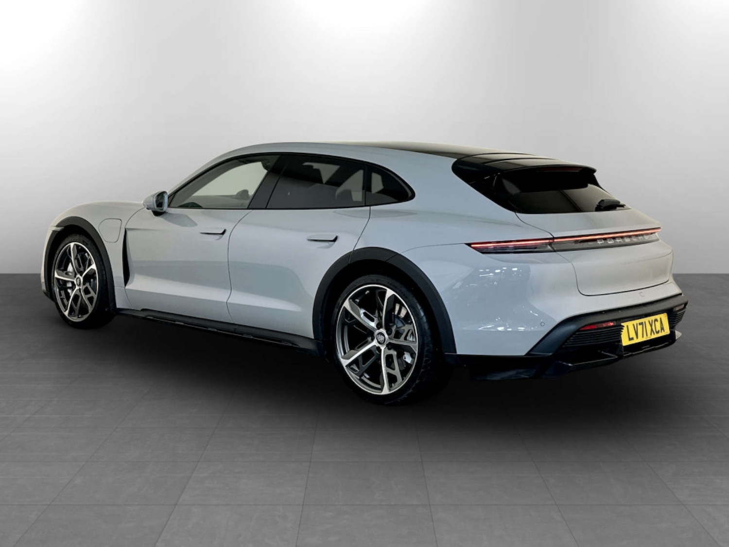 Used Porsche Taycan 2021 for sale - 78225942: Photo 8