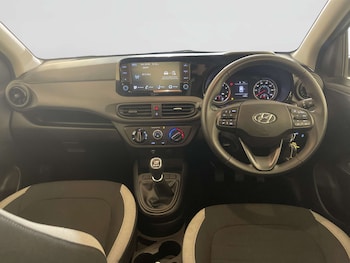 Used Hyundai i10 2023 for sale - 78333333: Photo