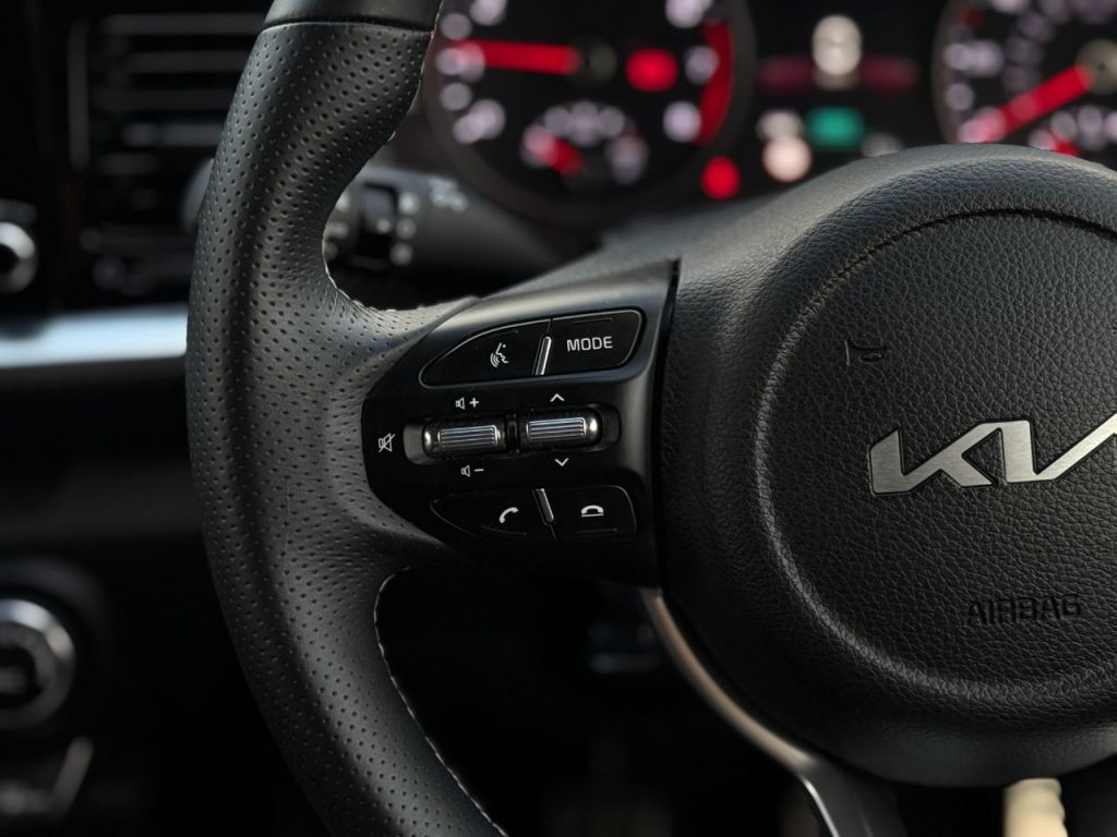 Used Kia Stonic 2023 for sale - 76840427: Photo 27