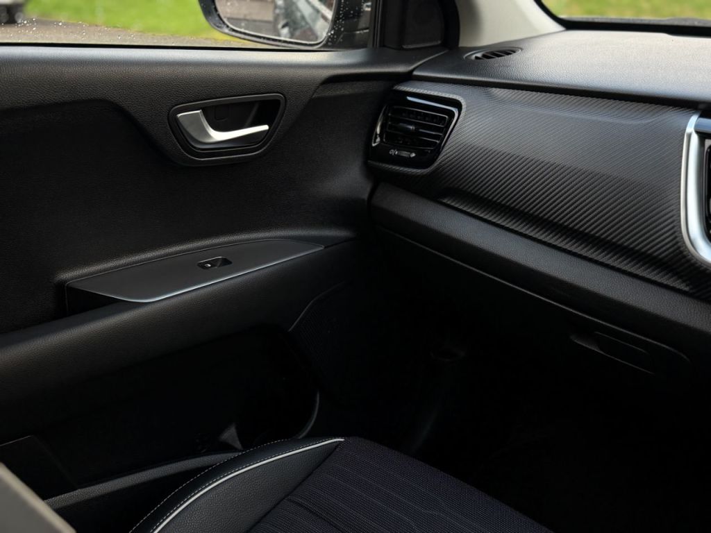 Used Kia Stonic 2023 for sale - 76840427: Photo 30