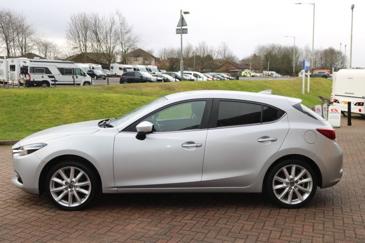 Used Mazda Mazda3 2017 for sale - 77666136: Photo 4