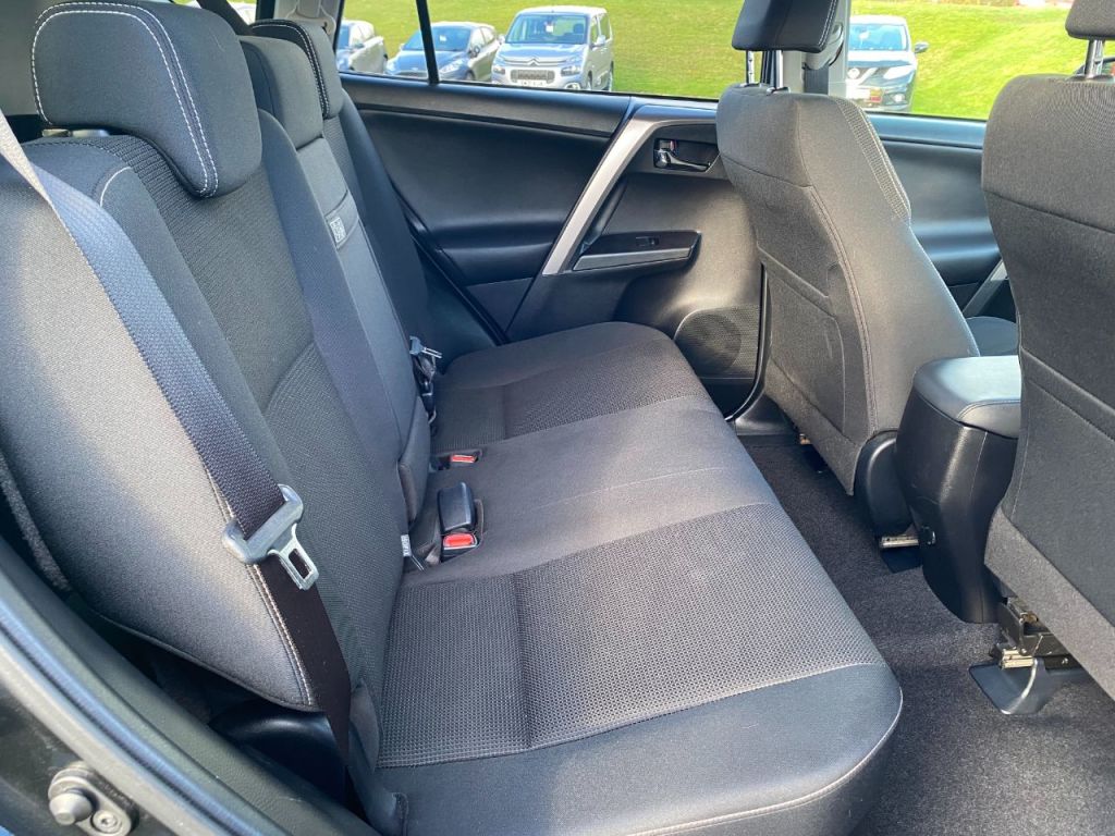 Used Toyota RAV4 2017 for sale - 76840561: Photo 12