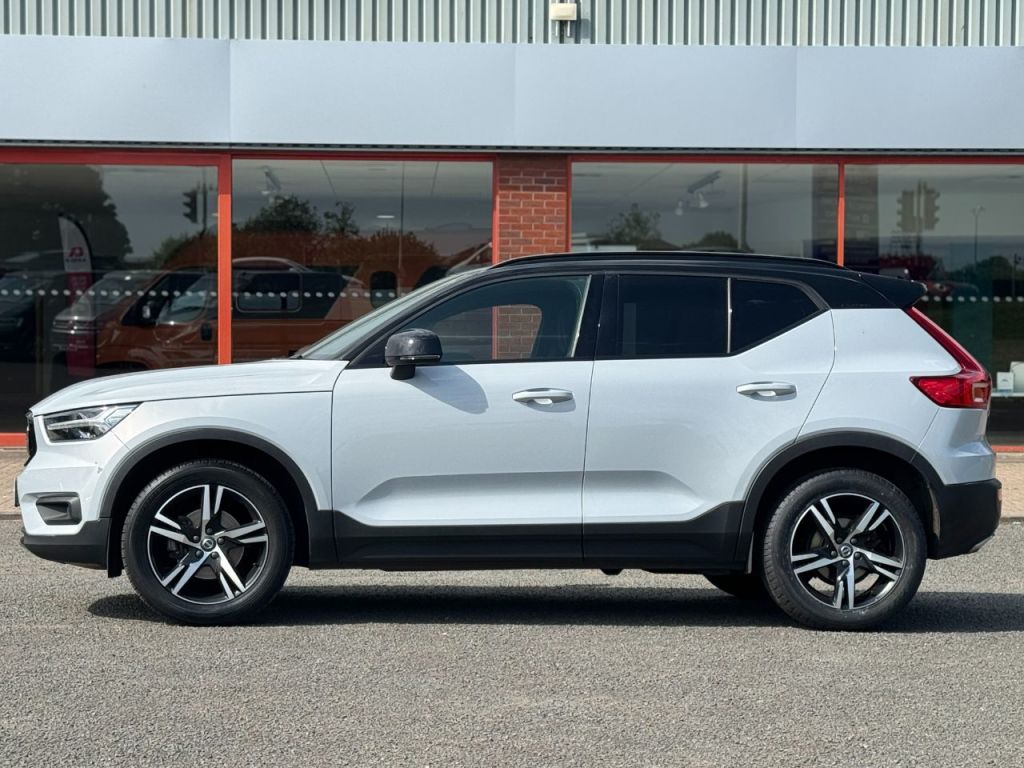 Used Volvo XC40 2020 for sale - 76840477: Photo 2