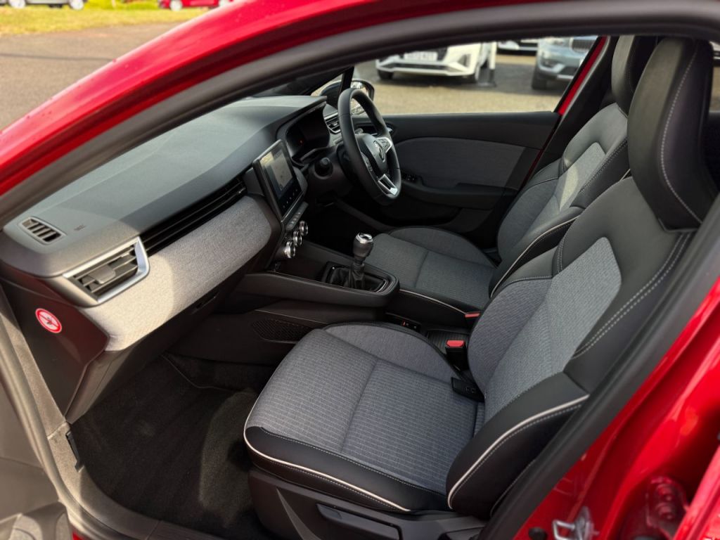 Used Renault Clio 2023 for sale - 76840429: Photo 19