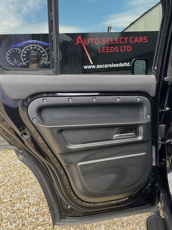 Used Land Rover Defender 110 2021 for sale - 75509808: Photo 51