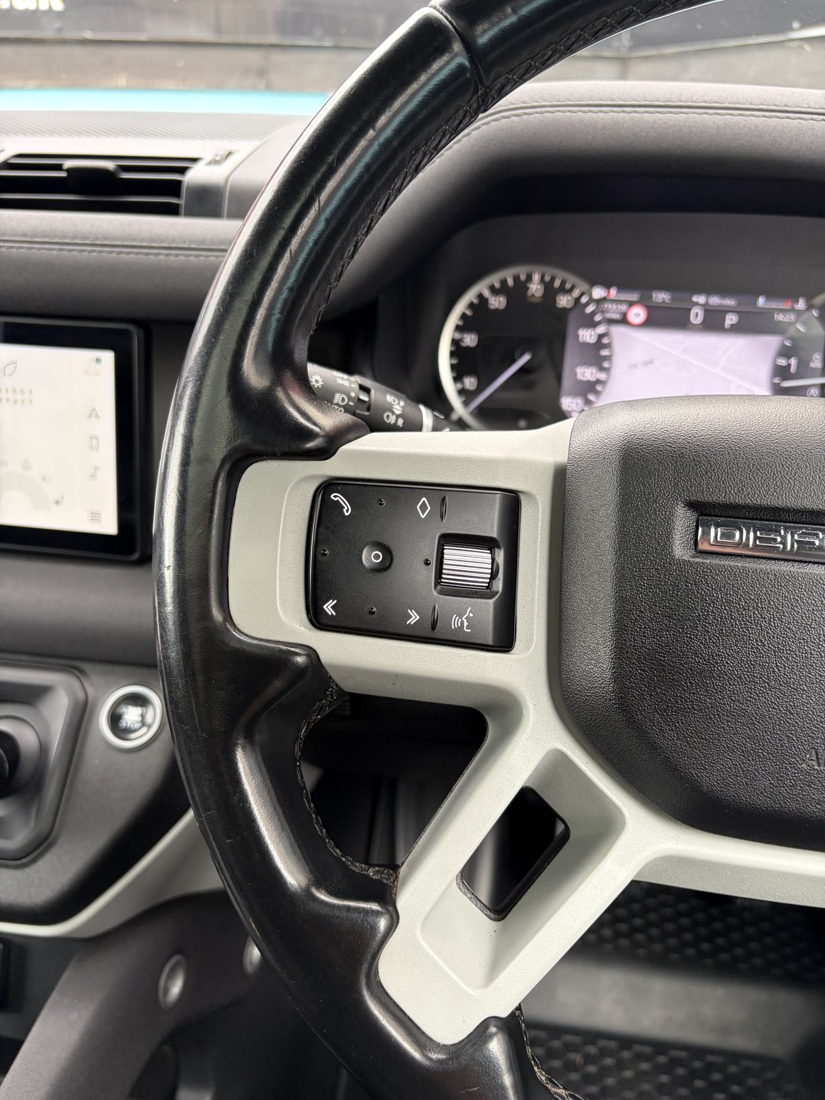 Used Land Rover Defender 2022 for sale - 78149975: Photo 17