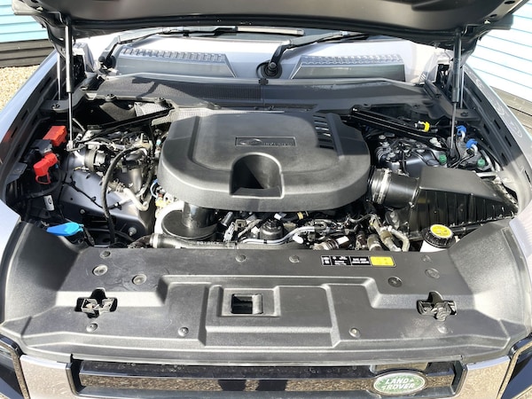Used Land Rover Defender 110 2023 for sale - 75353059: Photo 25