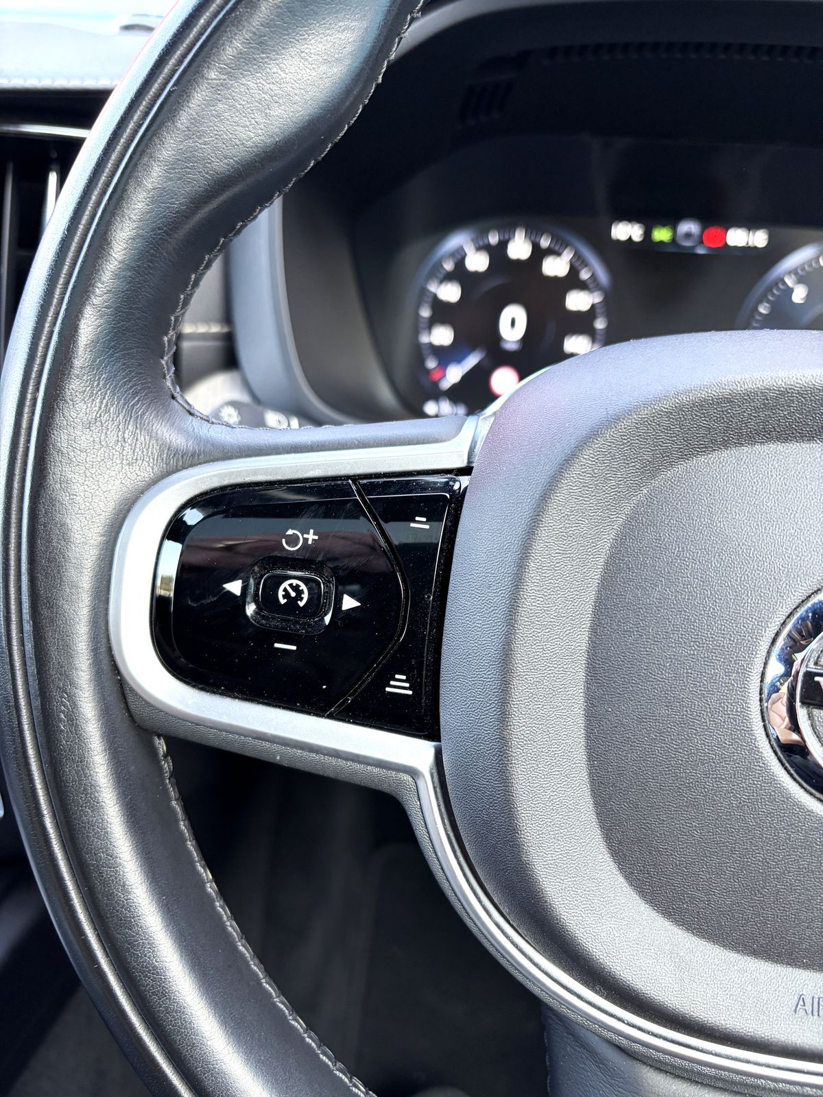 Used Volvo XC60 2018 for sale - 77960081: Photo 26