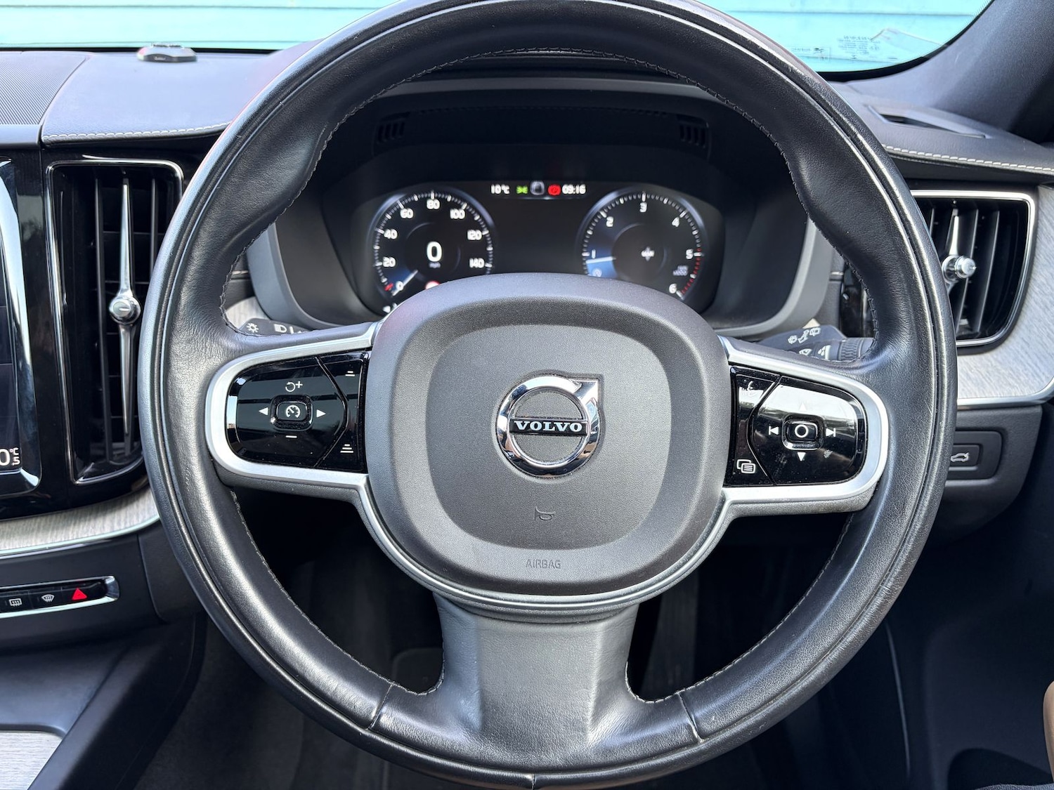 Used Volvo XC60 2018 for sale - 77960081: Photo 27