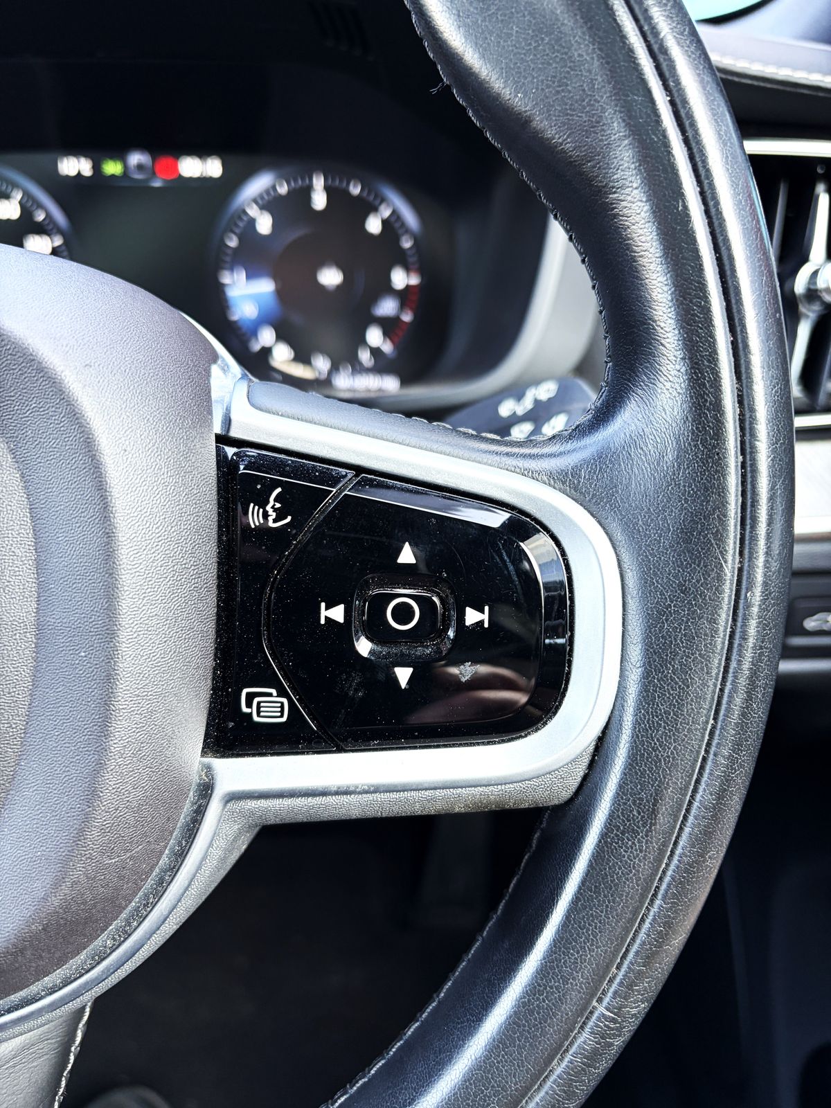 Used Volvo XC60 2018 for sale - 77960081: Photo 28