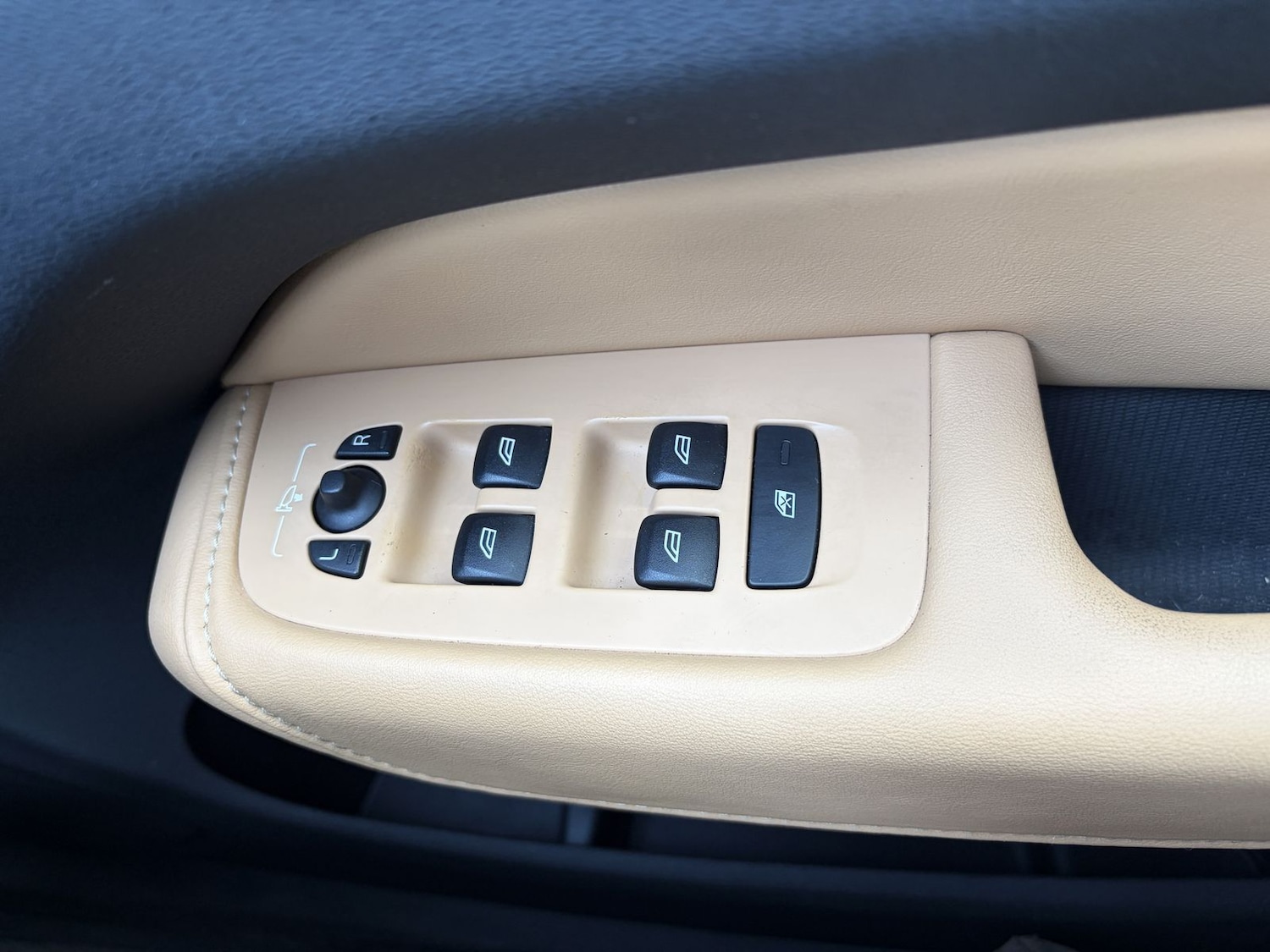 Used Volvo XC60 2018 for sale - 77960081: Photo 33