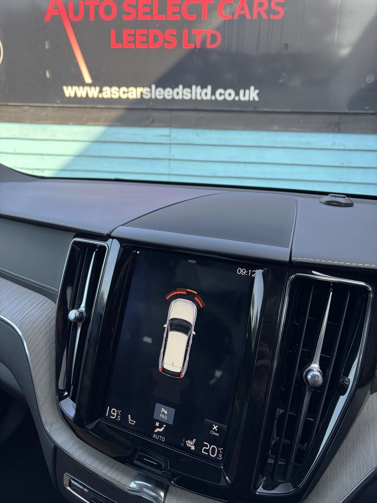 Used Volvo XC60 2018 for sale - 77960081: Photo 37