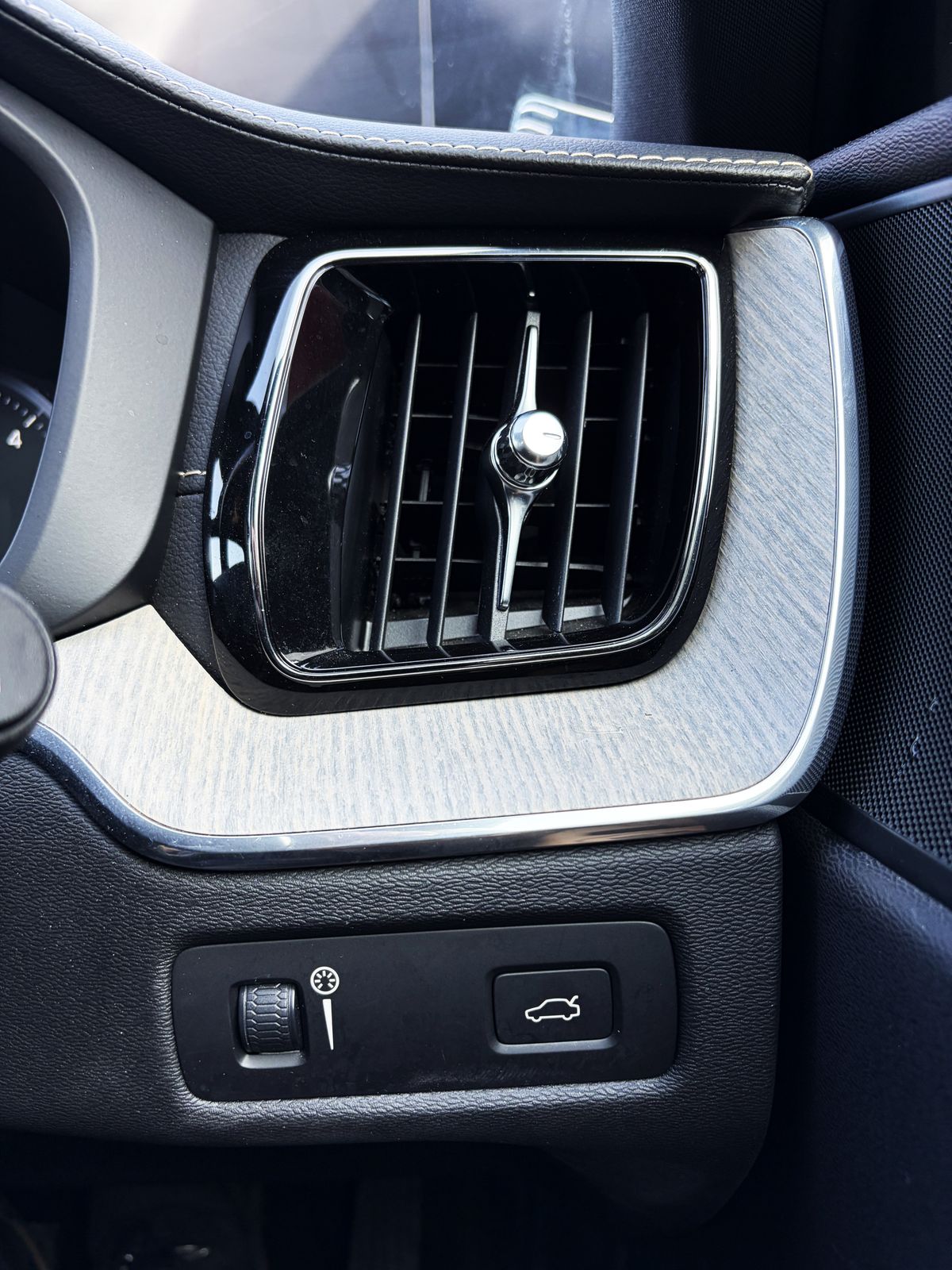 Used Volvo XC60 2018 for sale - 77960081: Photo 39