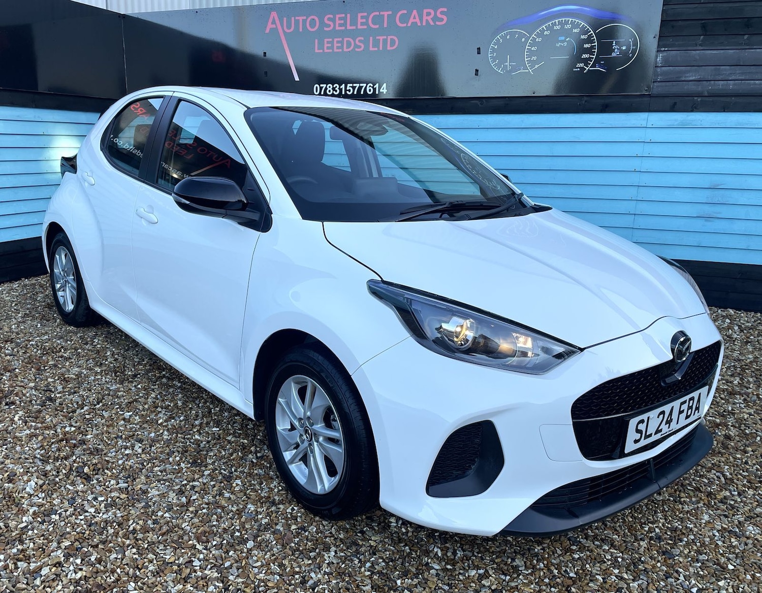 Used Mazda Mazda2 HYBRID 2024 for sale - 76788416: Photo 1