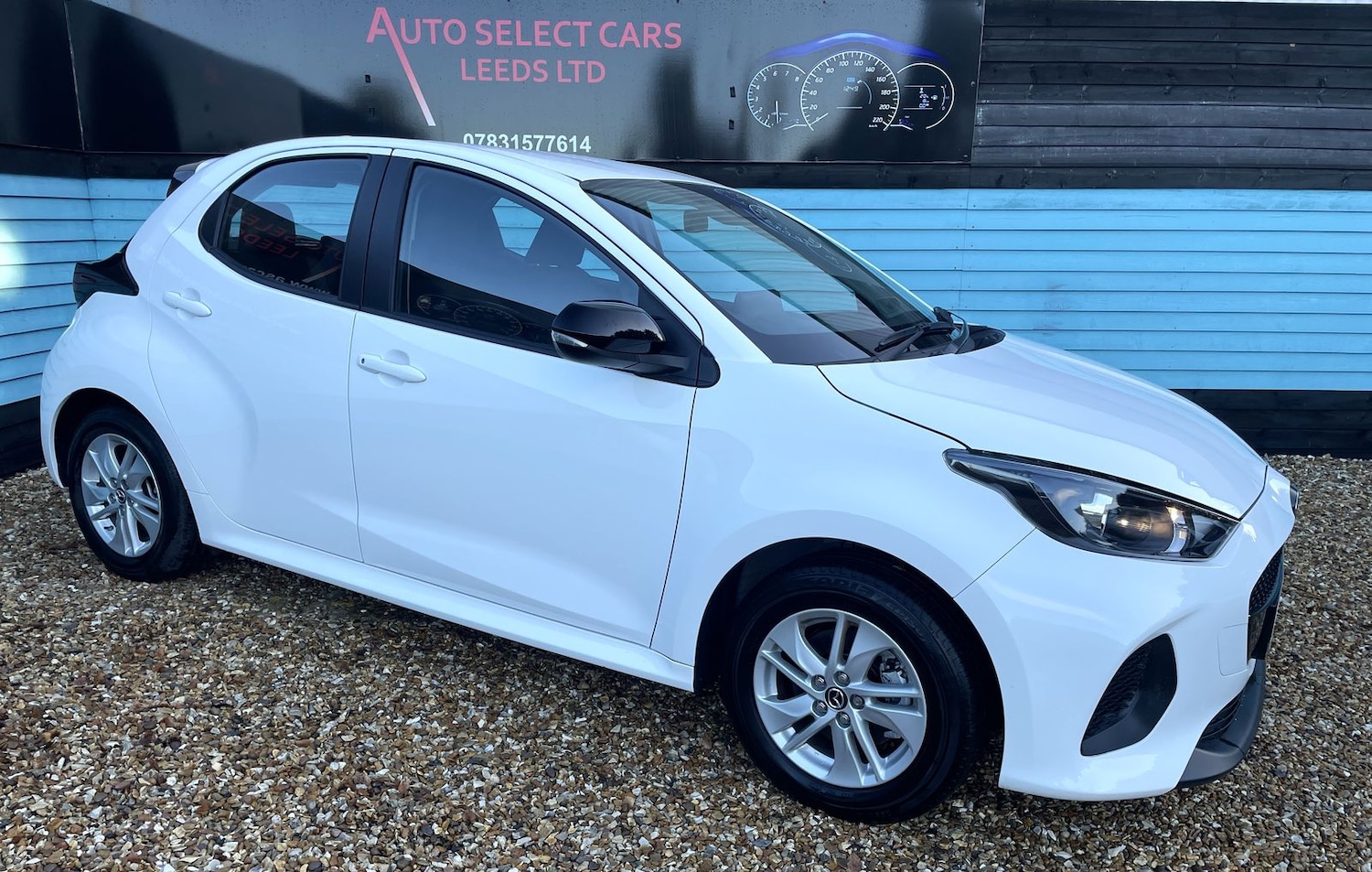 Used Mazda Mazda2 HYBRID 2024 for sale - 76788416: Photo 3