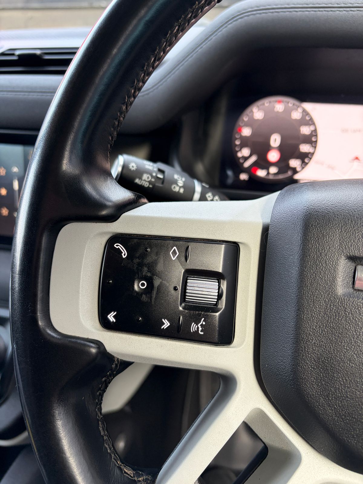 Used Land Rover Defender 2022 for sale - 77983068: Photo 16