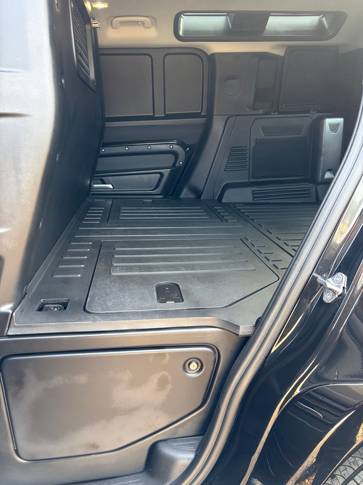 Used Land Rover Defender 2022 for sale - 77983068: Photo 26