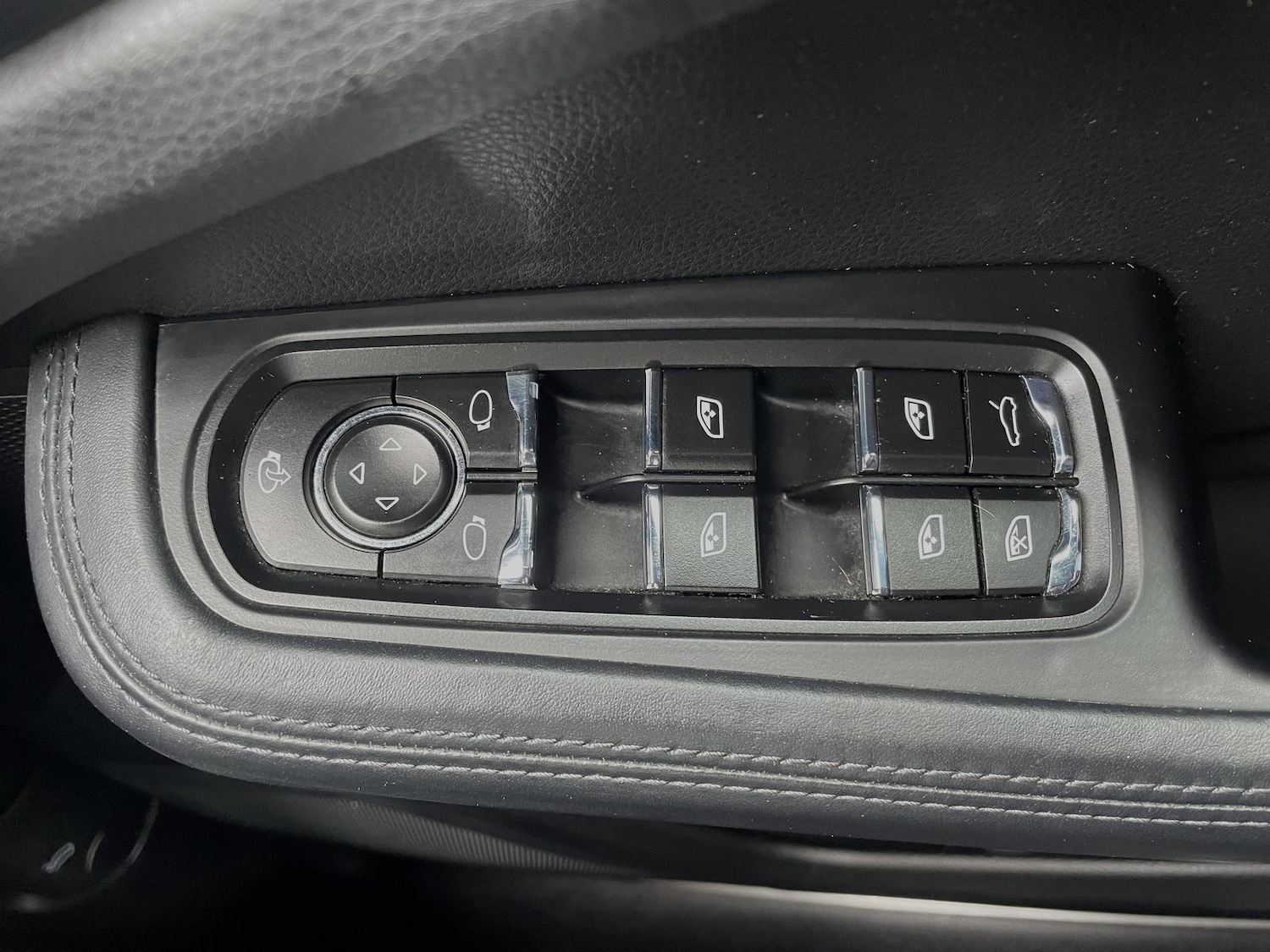 Used Porsche Macan 2022 for sale - 76285539: Photo 48