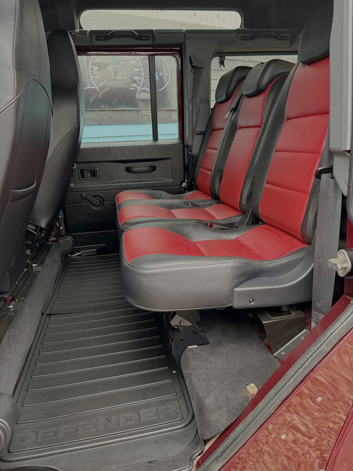 Used Land Rover Defender 110 2015 for sale - 77512753: Photo 33