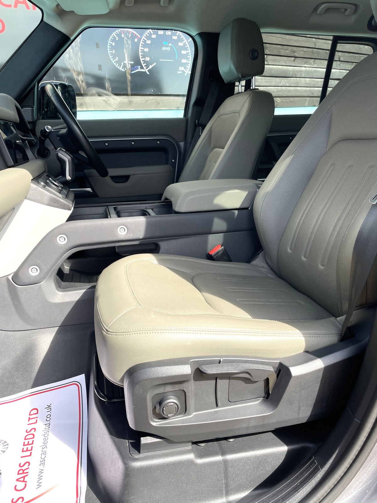 Used Land Rover Defender 110 2023 for sale - 77538735: Photo 7