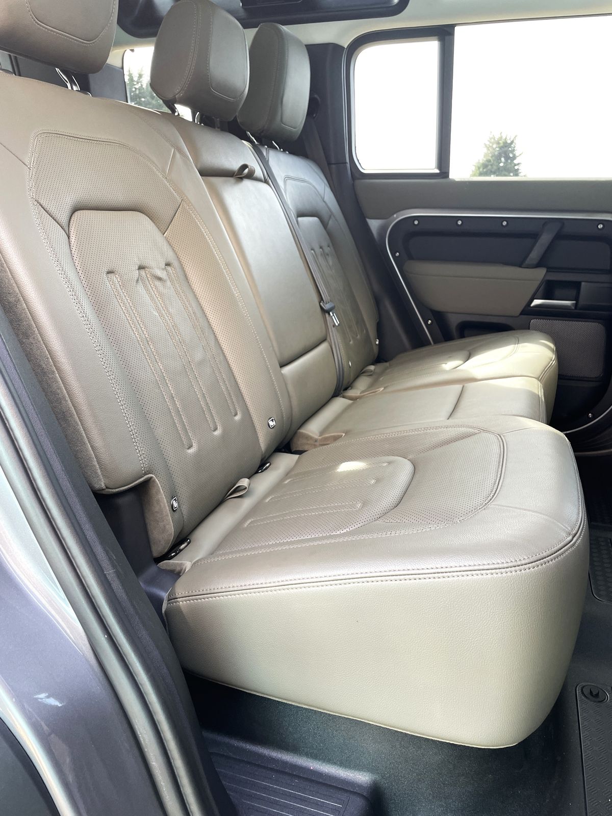 Used Land Rover Defender 110 2023 for sale - 77538735: Photo 8