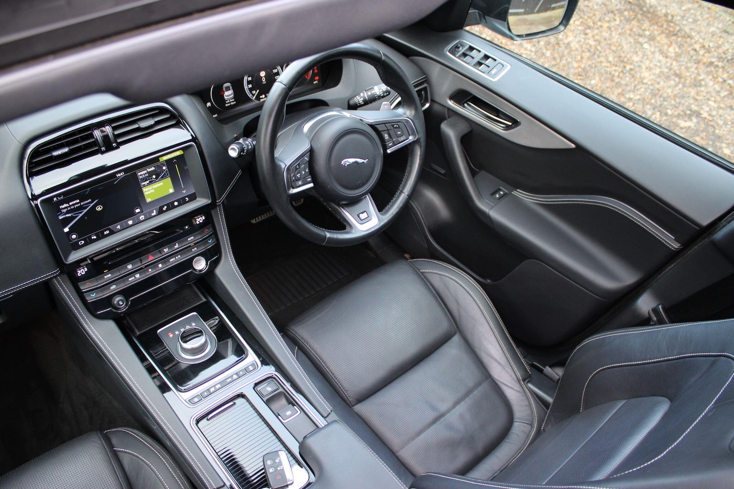 Used Jaguar F-Pace 2018 for sale - 77255500: Photo 2