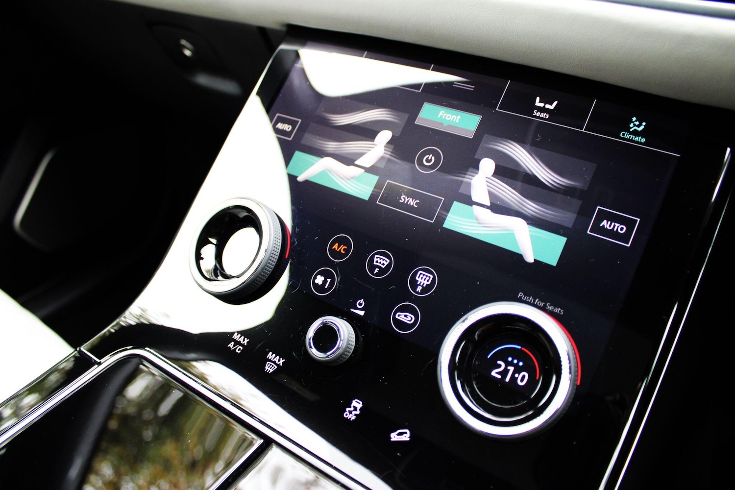 Used Land Rover Range Rover Velar 2019 for sale - 77255547: Photo 32