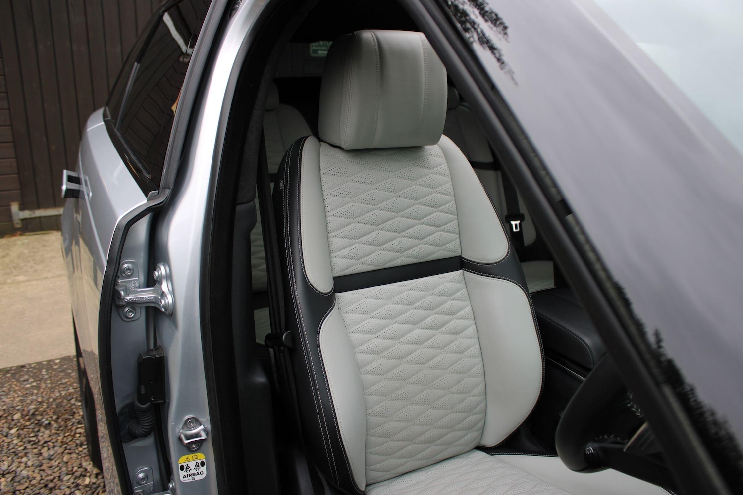 Used Land Rover Range Rover Velar 2019 for sale - 77255547: Photo 8