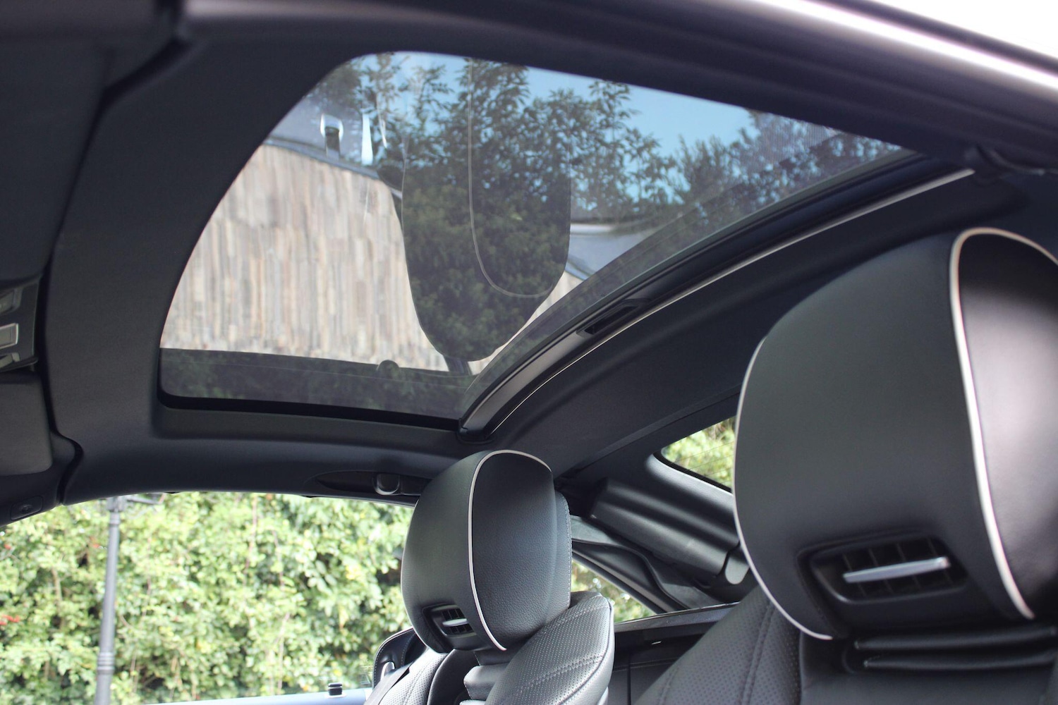 Used Mercedes-Benz SL 2015 for sale - 77360006: Photo 2