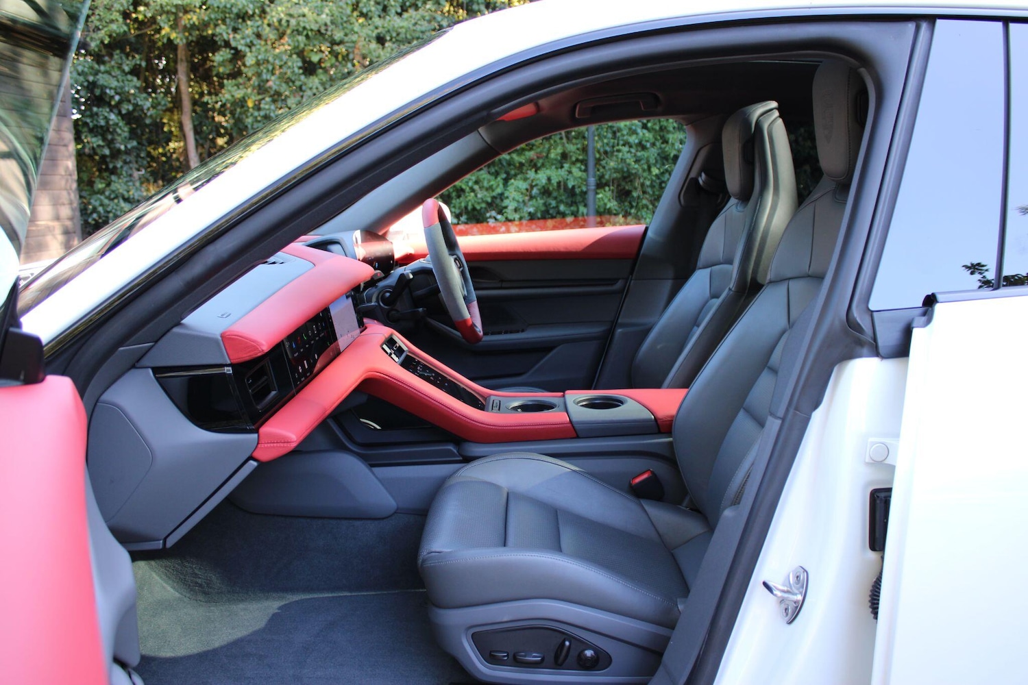 Used Porsche Taycan for sale - 77360000: Photo 16