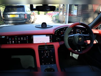 Used Porsche Taycan 2020 for sale - 77360000: Photo