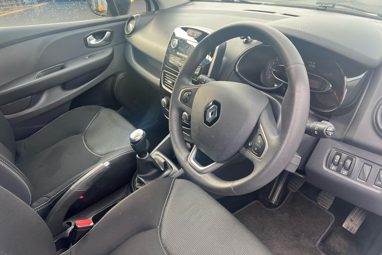 Used Renault Clio 2017 for sale - 76564612: Photo 2