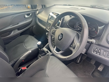 Used Renault Clio 2017 for sale - 76564612: Photo