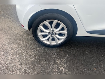 Used Renault Clio 2017 for sale - 76564612: Photo