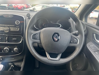 Used Renault Clio 2017 for sale - 76564612: Photo