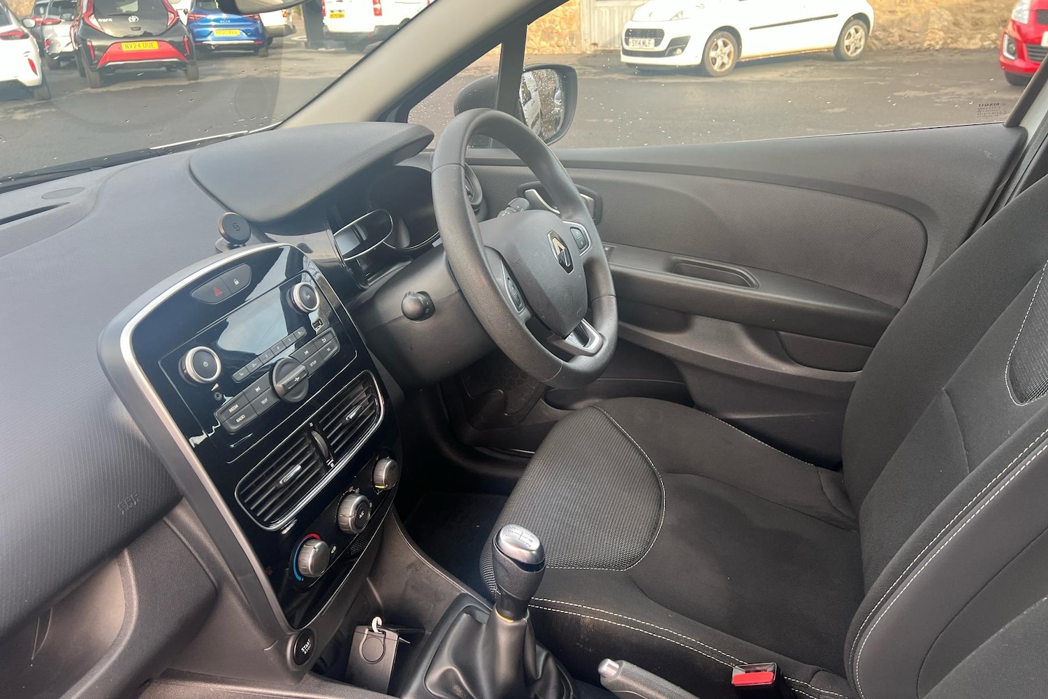 Used Renault Clio 2017 for sale - 76564612: Photo 5