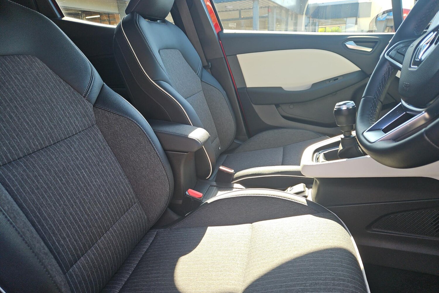 Used Renault Clio 2022 for sale - 75981136: Photo 25