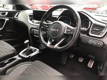 Used Kia Ceed 2022 for sale - 76141411: Photo