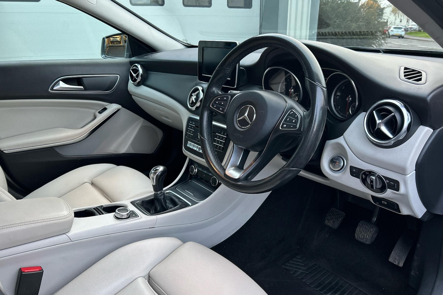 Used Mercedes-Benz GLA 2017 for sale - 76442596: Photo 2